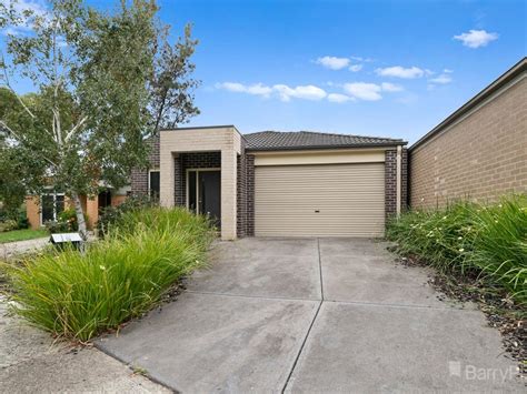 12 Versace Court, Pakenham VIC 3810 